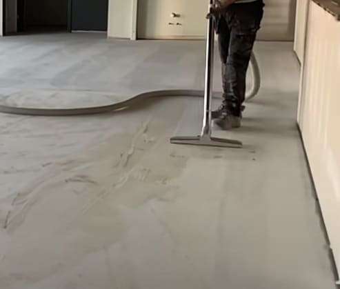 Odkurzanie posadzek betonowych