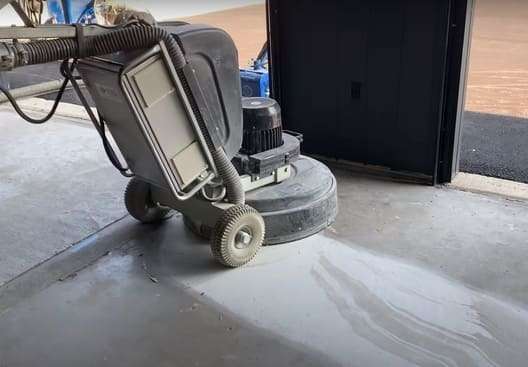 Szlifowanie polerowanie posadzek betonowych wylewek szlifierką planetarną